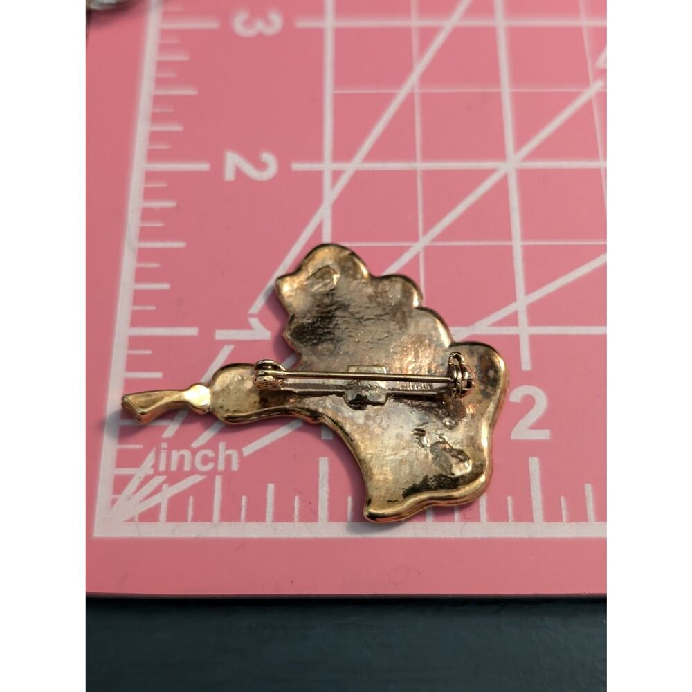Vintage Cream Enamel Flower Gold Tone Brooch - Picture 3 of 3